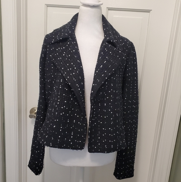 Ann Taylor Black & White Crop Style Blawr Jacket Size 4, Stylish, Chic - Picture 1 of 11